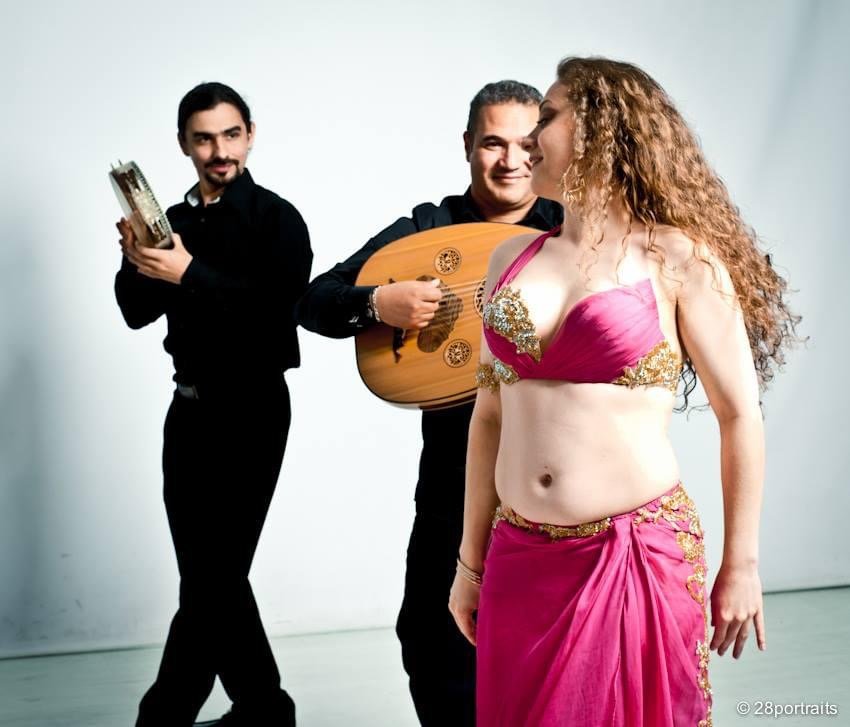 trio d'artistes musiciens et danseuse