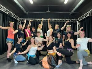 Groupe de danseuses participantes à un evjf