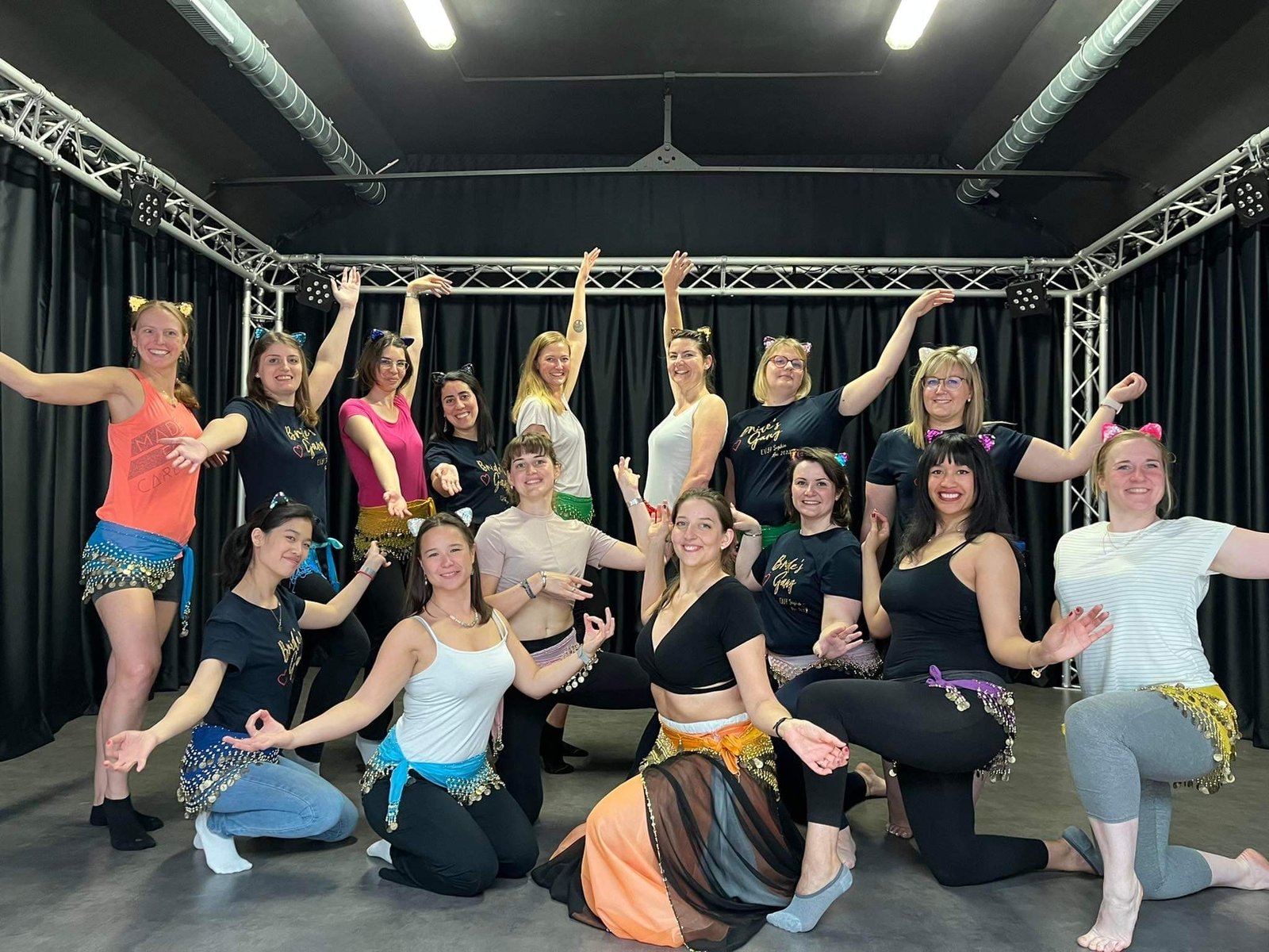 Groupe de danseuses participantes à un evjf